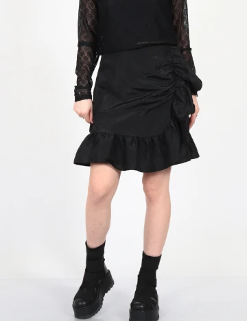 Fusta River Island, negru