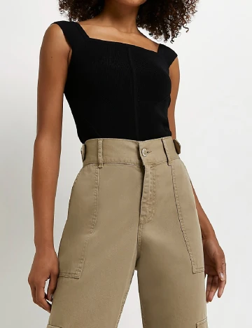 Maiou River Island, negru