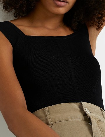 Maiou River Island, negru