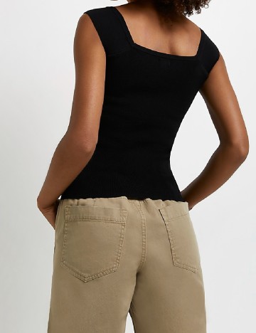 Maiou River Island, negru