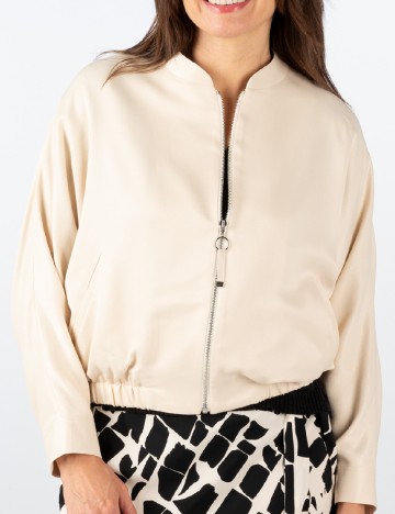 
						Jacheta s.Oliver, crem