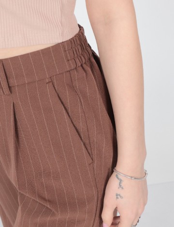 Pantaloni scurti Vero Moda, maro