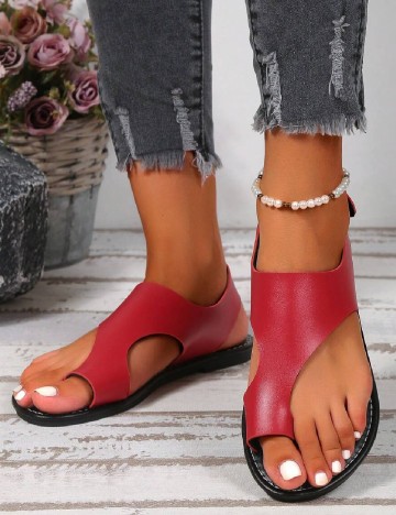 
						Sandale SHEIN, rosu