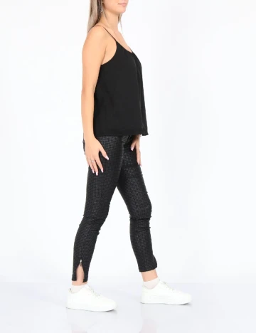 Maiou Jacqueline de Yong, negru