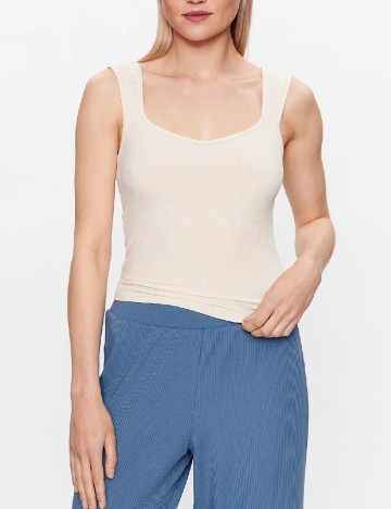 
						Maiou Triumph, crem