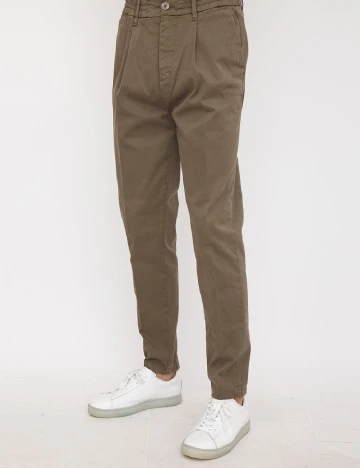 Pantaloni Guess, maro Maro