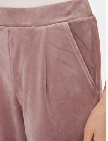 Pantaloni Triumph, roz