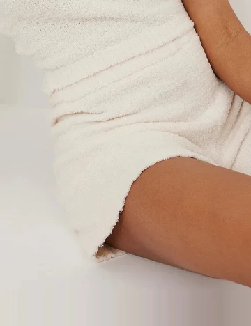 Pantaloni scurti NA-KD, ecru