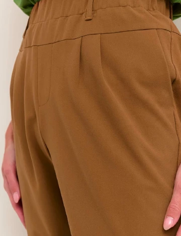 Pantaloni Kaffe, maro