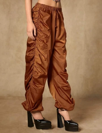 Pantaloni SHEIN, maro