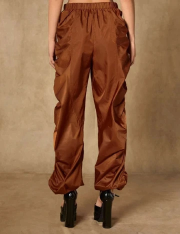 Pantaloni SHEIN, maro
