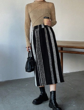 
						Fusta SHEIN, negru