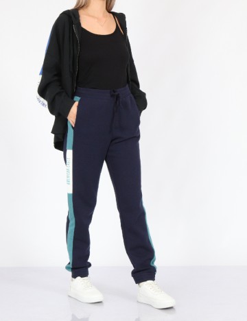 
						Pantaloni American Eagle, albastru