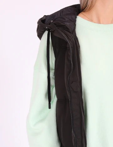 Vesta House Brand, negru