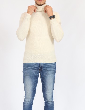 
						Pulover Guess, crem