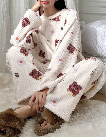 
						Pijama Dazy, crem