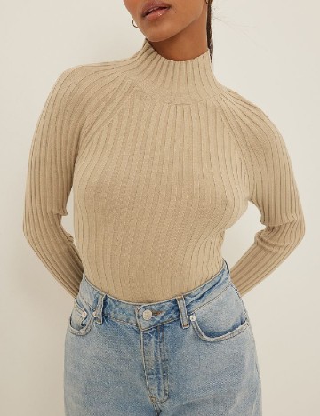 
						Bluza NA-KD, crem