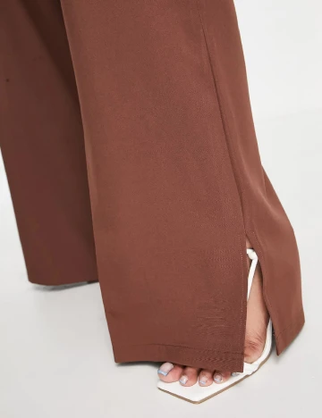Pantaloni IN THE STYLE Plus Size, maro