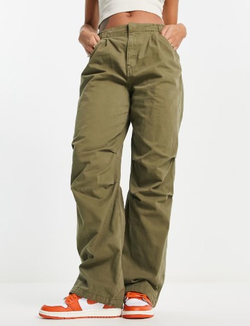 
						Pantaloni Bershka, kaki