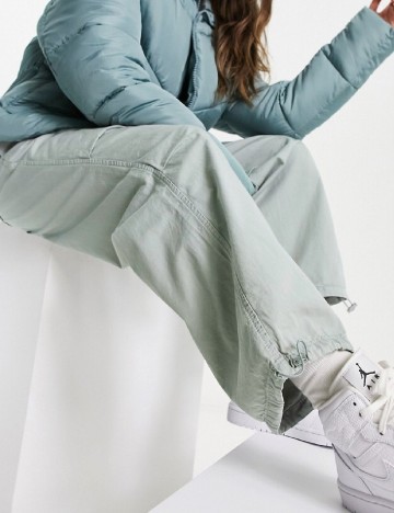 Pantaloni Stradivarius, verde