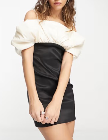 
						Rochie scurta Bershka, negru