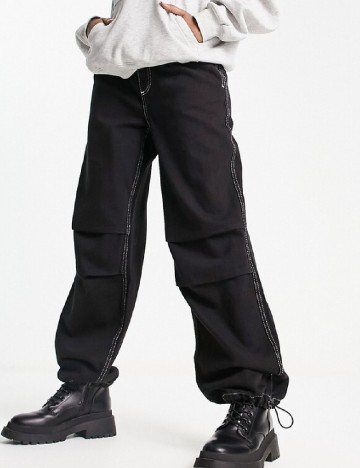 
						Pantaloni Bershka, negru