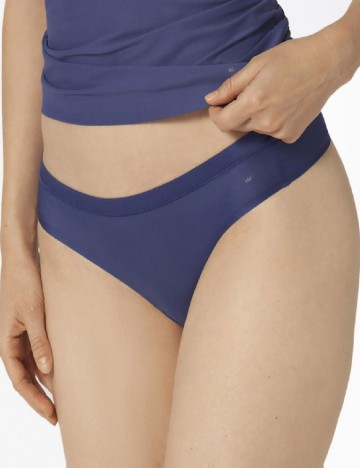 
						Chiloti Triumph, bleumarin