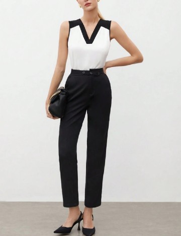 
						Pantaloni SHEIN, negru