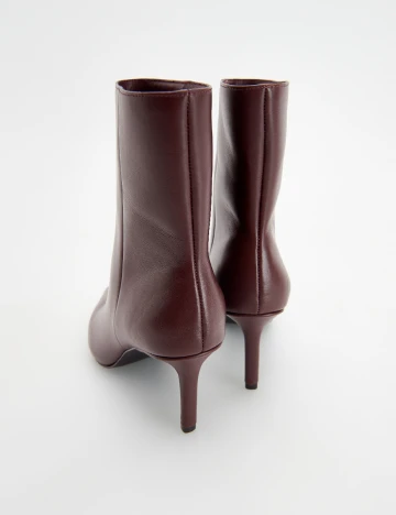 Botine Reserved, grena