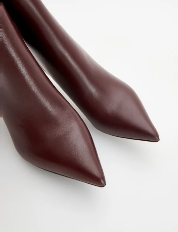 Botine Reserved, grena