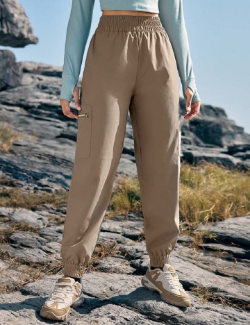 
						Pantaloni SHEIN, maro