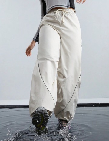 
						Pantaloni SHEIN, crem