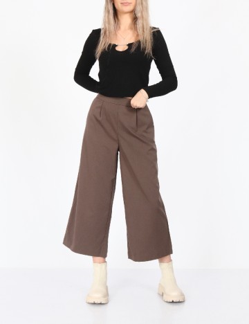 
						Pantaloni Vero Moda, maro