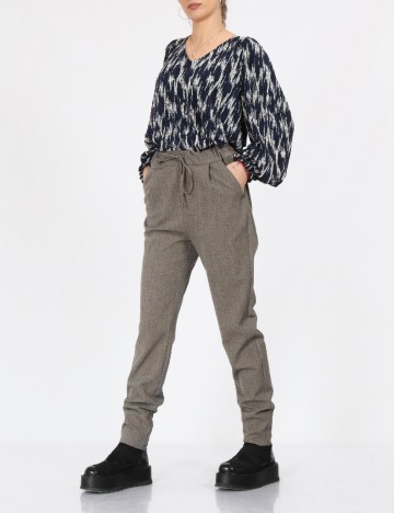 
						Pantaloni Vero Moda, maro