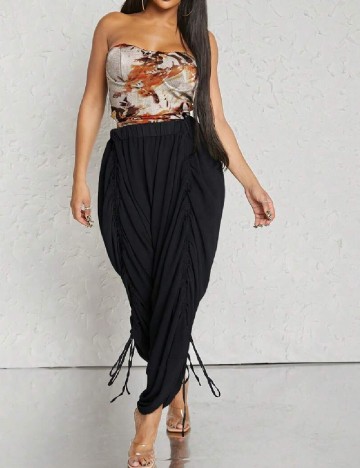 
						Pantaloni SHEIN, negru