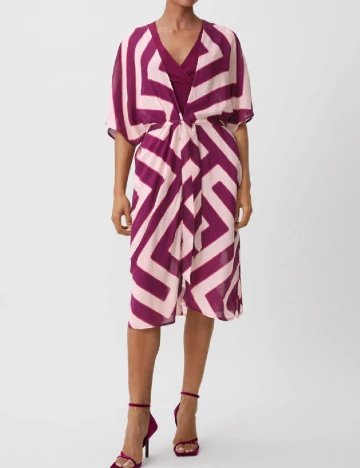 Kimono Comma, mov