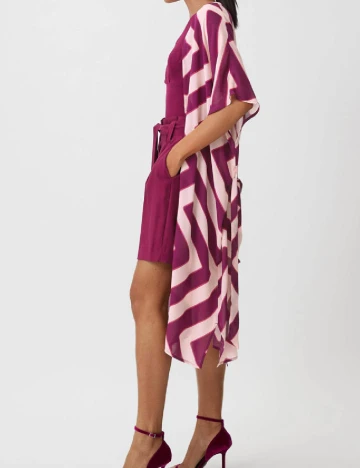 Kimono Comma, mov