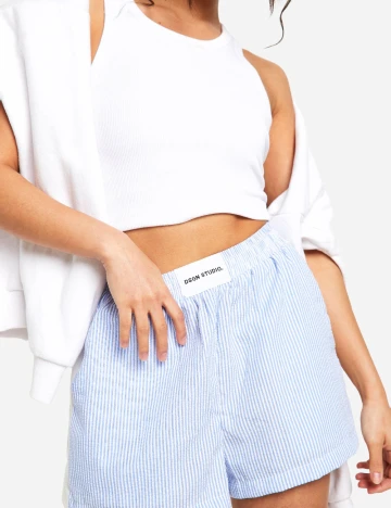 Pantaloni scurti Boohoo, albastru/alb Albastru