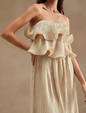 Compleu Anewsta, crem