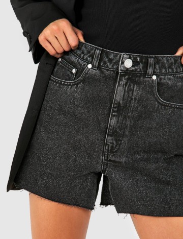 Pantaloni scurti Boohoo, gri inchis