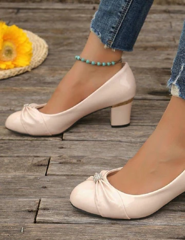 Pantofi SHEIN, crem