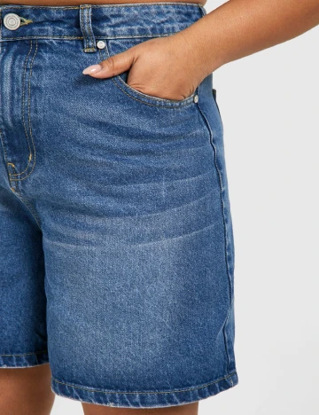Pantaloni scurti Boohoo Plus Size, albastru