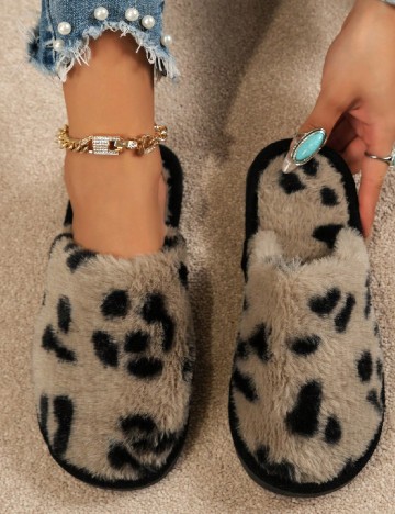
						Papuci de Casa SHEIN, animal print