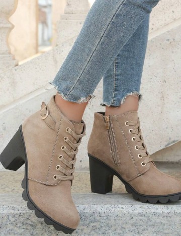 
						Botine SHEIN, maro