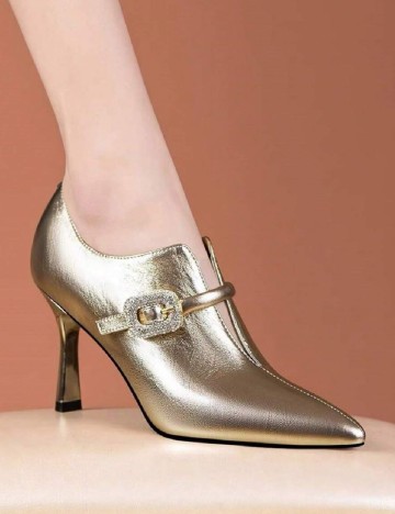 
						Pantofi SHEIN, auriu