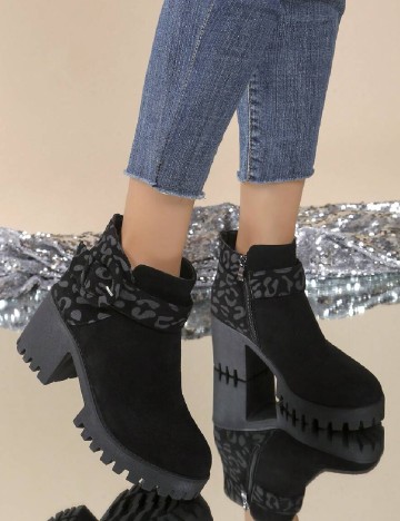 
						Botine SHEIN, negru