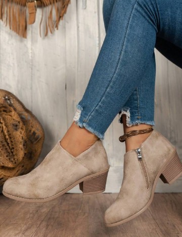 
						Pantofi SHEIN, crem