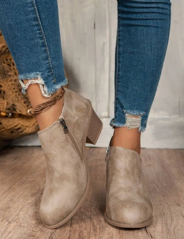 Pantofi SHEIN, crem