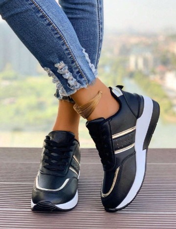 
						Adidasi SHEIN, negru