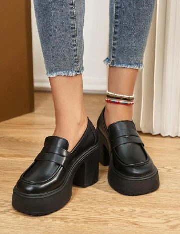 Pantofi SHEIN, negru